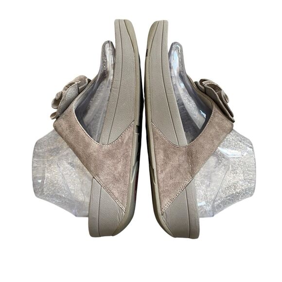 Fitflop Yoko Thong Sandals Sz 9 EU 41  Gray Floral Suede Wedge Beach Casual - Picture 3 of 9